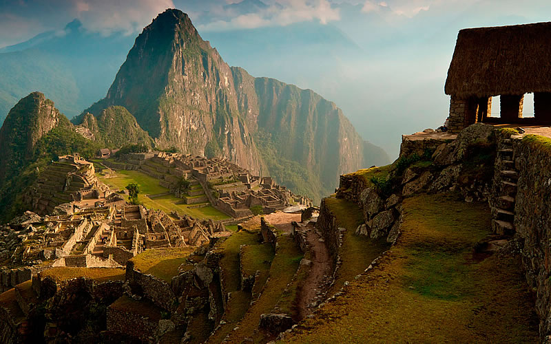 Viaggi in Perù., Immagine di Machu Picchu in una giornata di sole